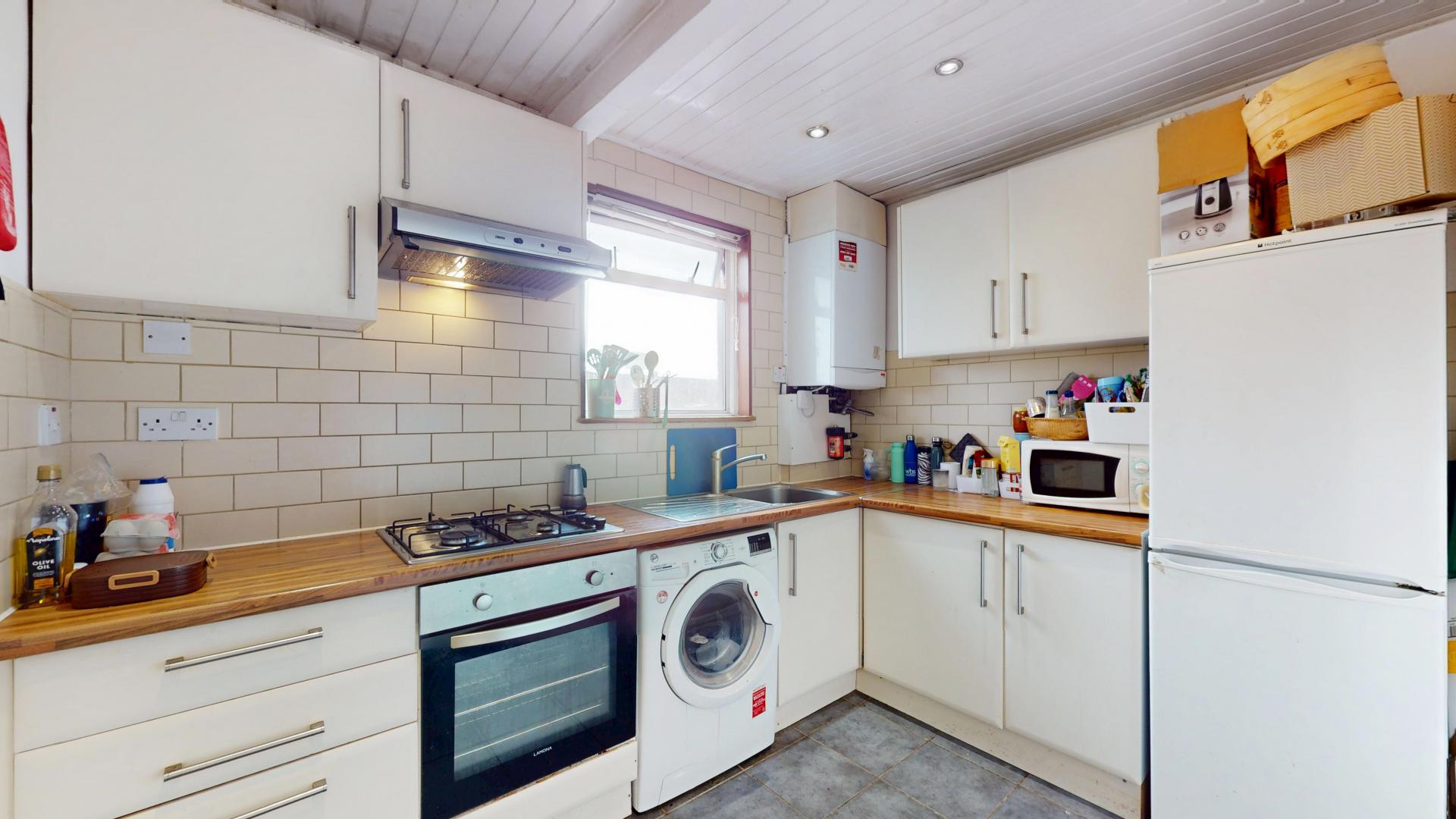 			3 Bedroom, 2 bath, 1 reception Flat			 Blenheim Gardens, Willesden Green